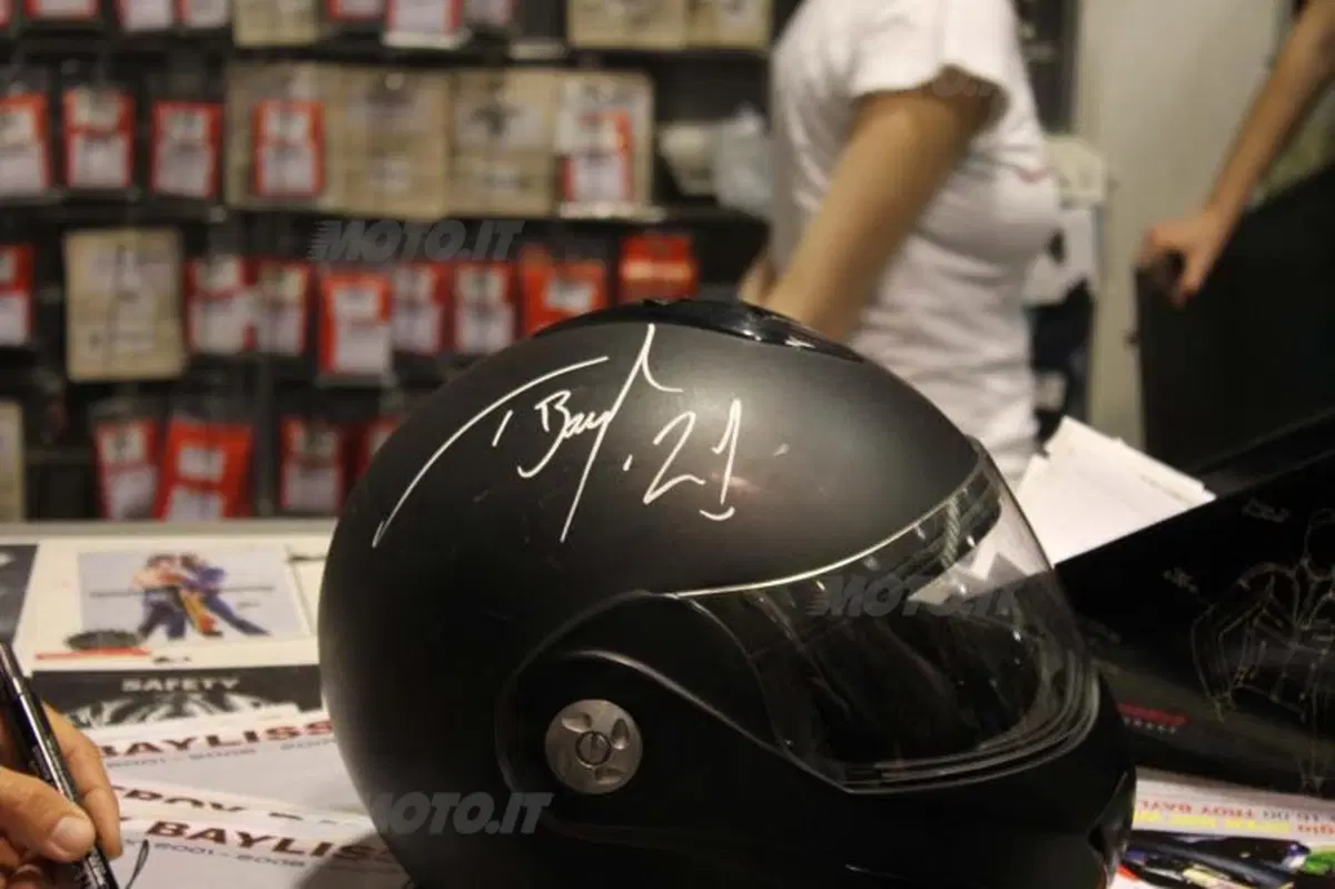 Troy Bayliss: "La Panigale pronta nel 2013 a vincere in SBK" (18)