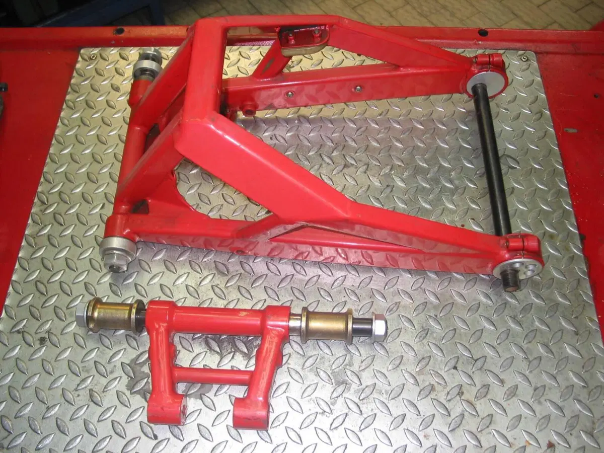 Forcellone bimota sb4 (3)