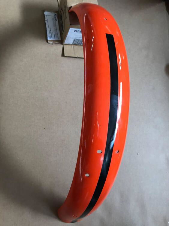 Parafango post arancio L Ducati 250 Scrambler VV (2)