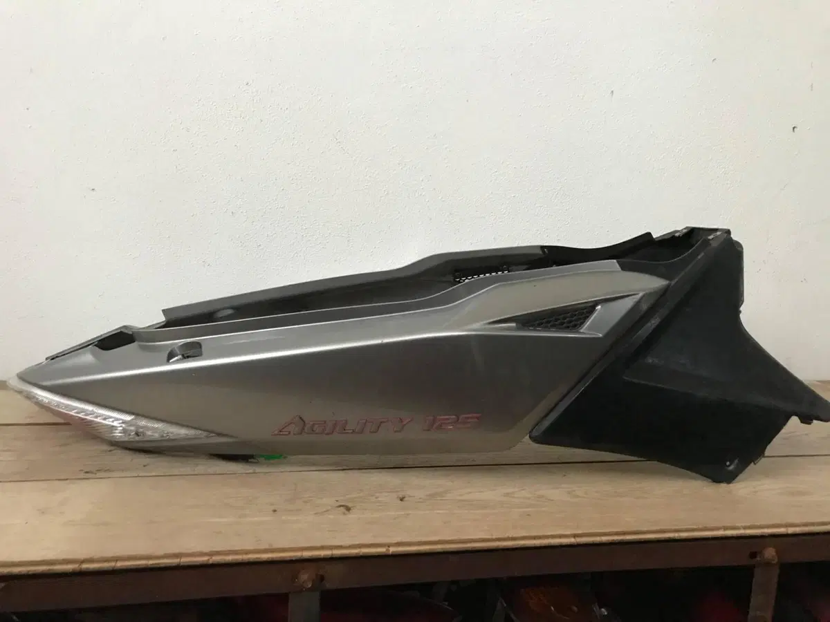 Carena post dx-sx con fanale Kymco Agility 1 tipo (3)