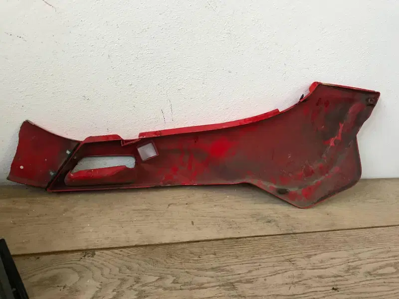 Fiancatina sx rossa Moto Guzzi Imola II - Lario (2)