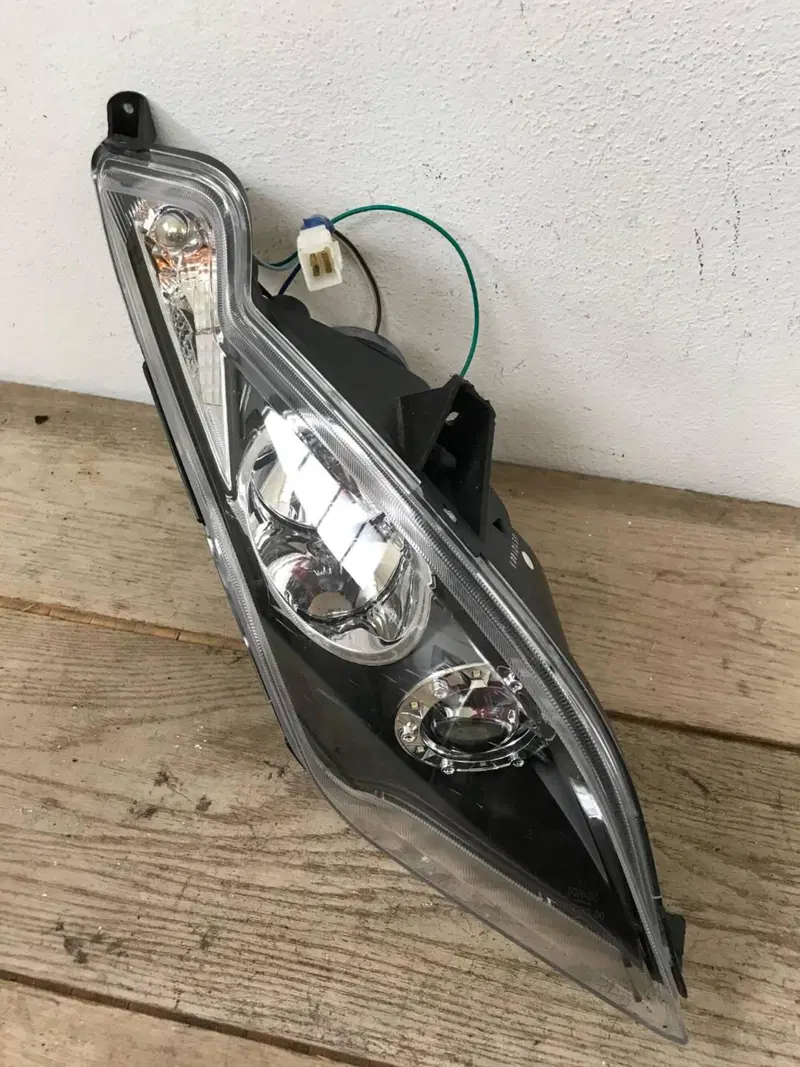 Fanale ant dx Kymco DT 300 S.L (2)