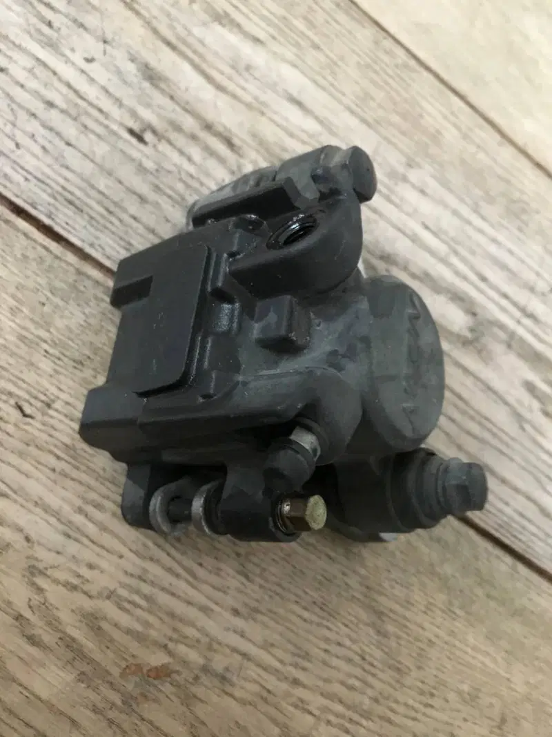 Pinza freno post Honda Foresight S.L (2)