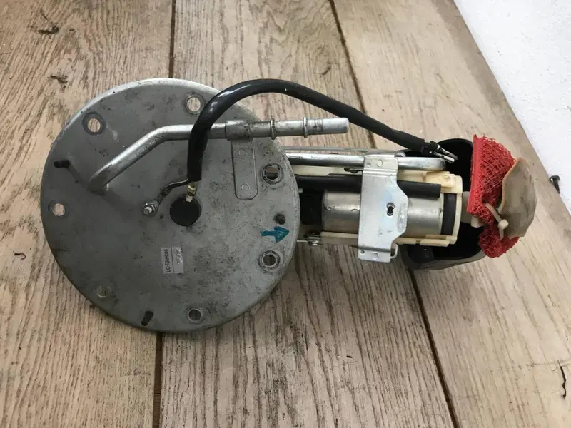 Pompa benzina Honda moto ( filtro mancante ) S.L