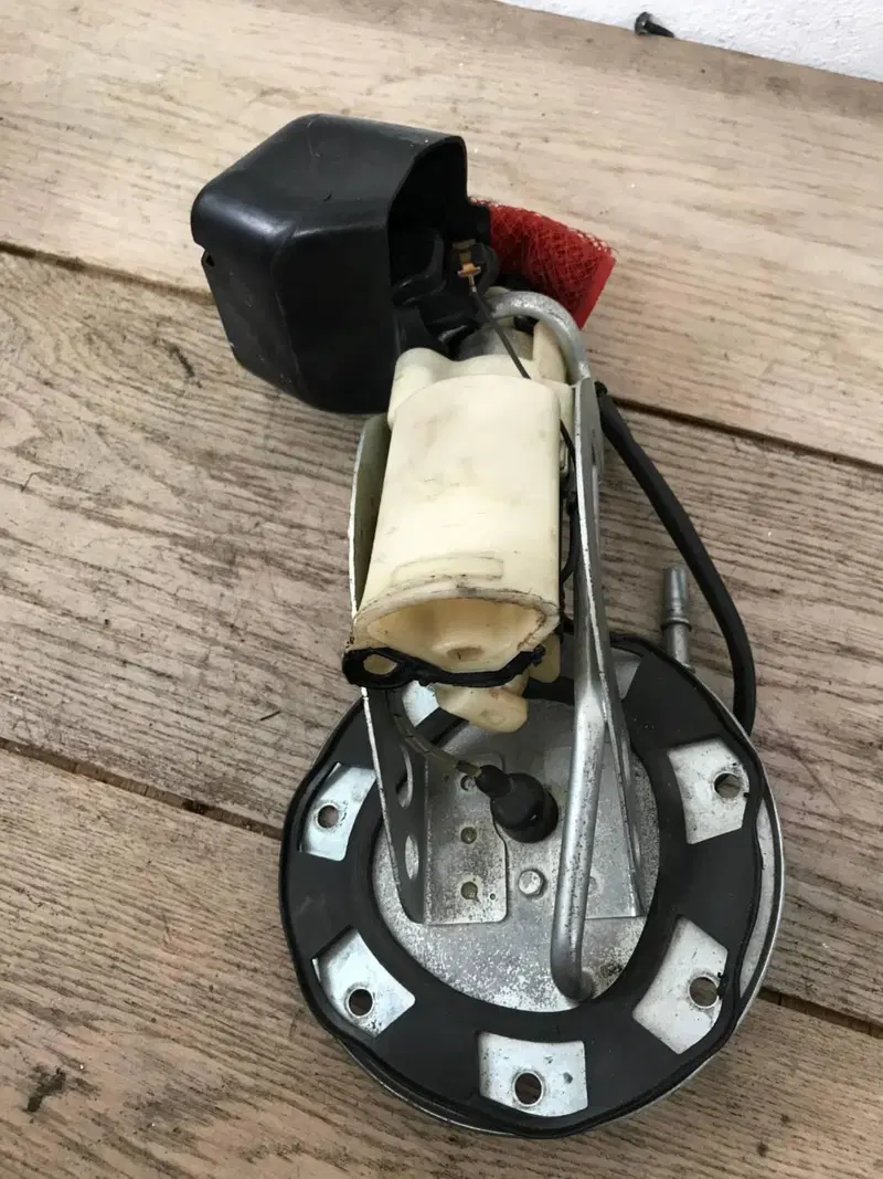 Pompa benzina Honda moto ( filtro mancante ) S.L (2)