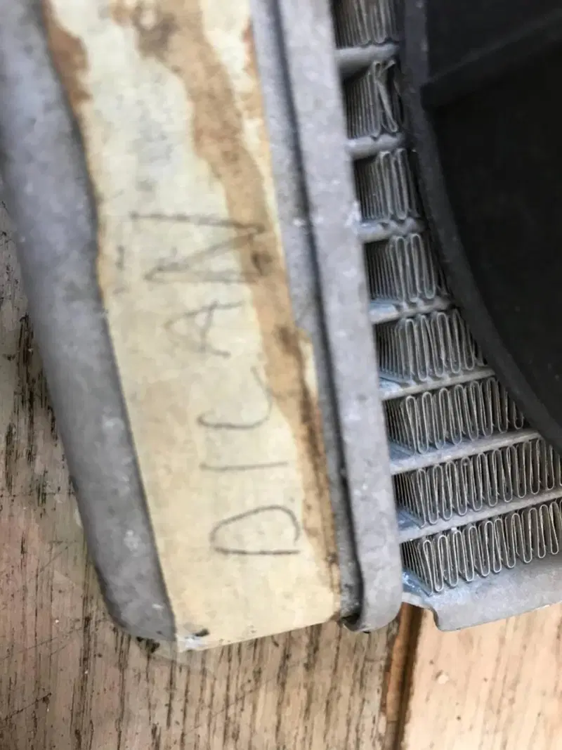 Radiatore grigio Honda Dylan con ventola e bulbo (2)