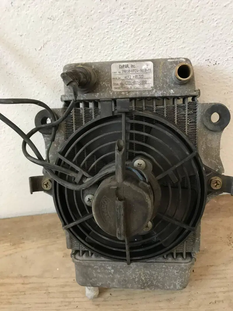 Radiatore grigio Honda Dylan con ventola e bulbo