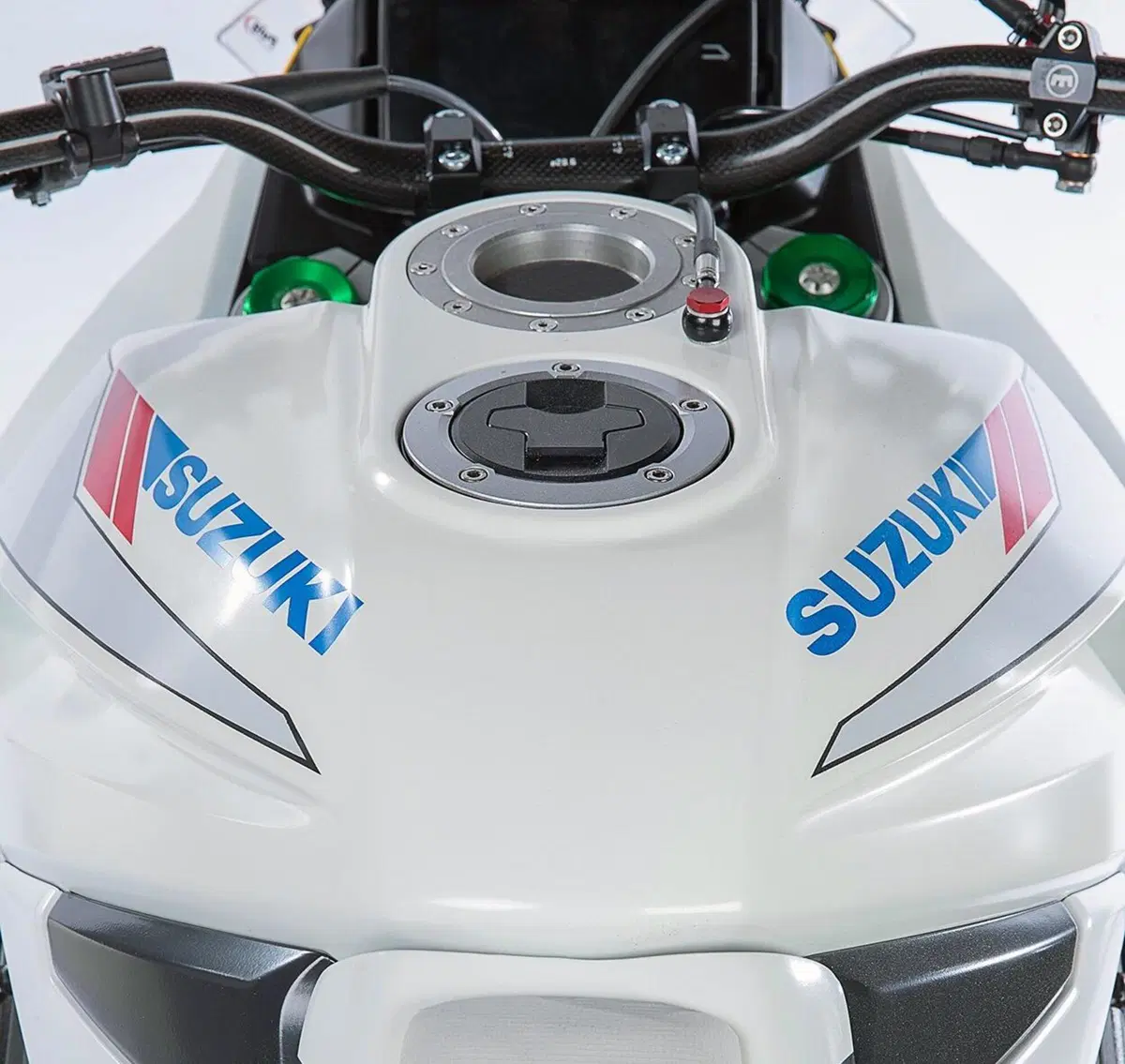 ICON Suzuki Katana: estetica manga e ali (10)