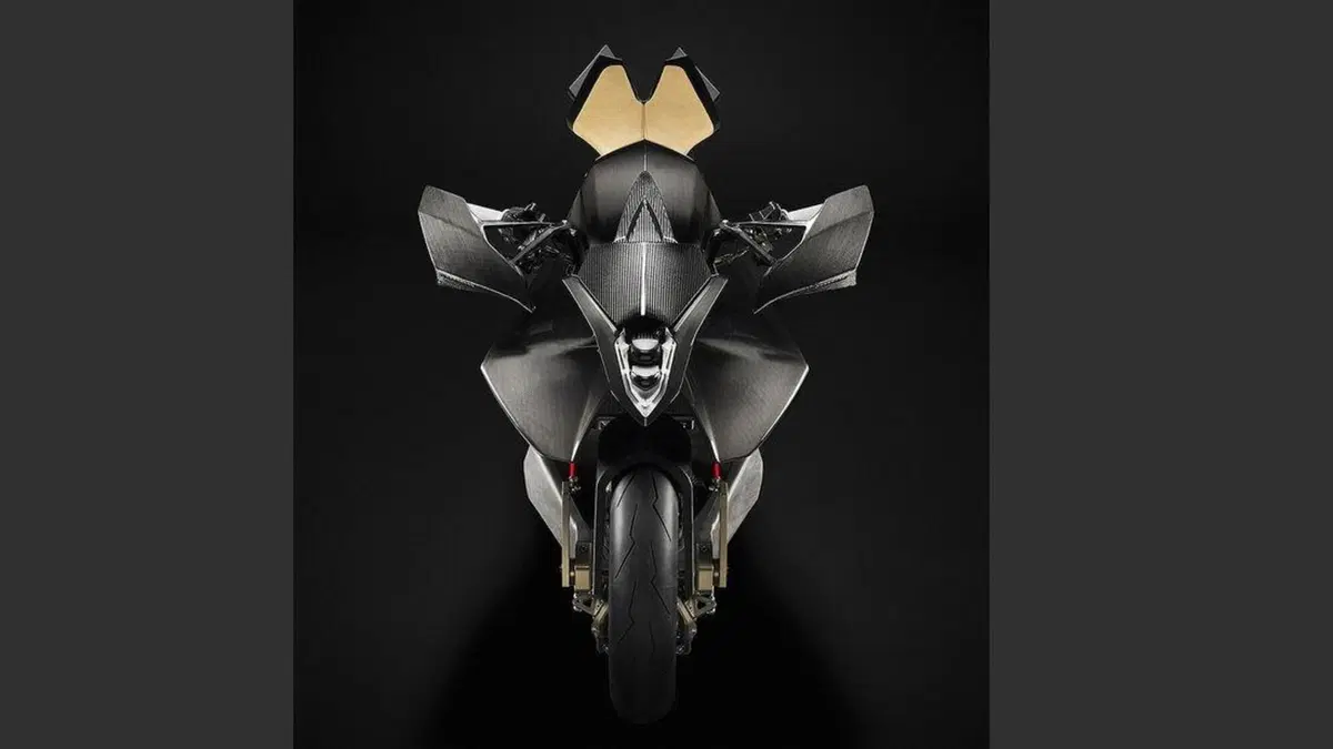 Vyrus Alyen: la visionaria con il cuore Ducati (5)