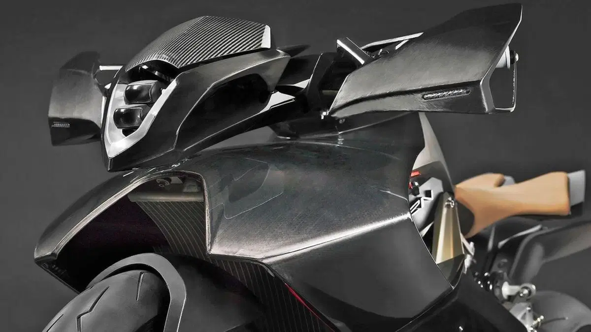 Vyrus Alyen: la visionaria con il cuore Ducati (6)