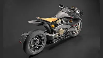Vyrus Alyen: la visionaria con il cuore Ducati