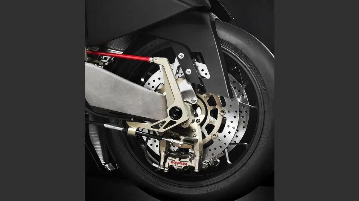 Vyrus Alyen: la visionaria con il cuore Ducati (10)
