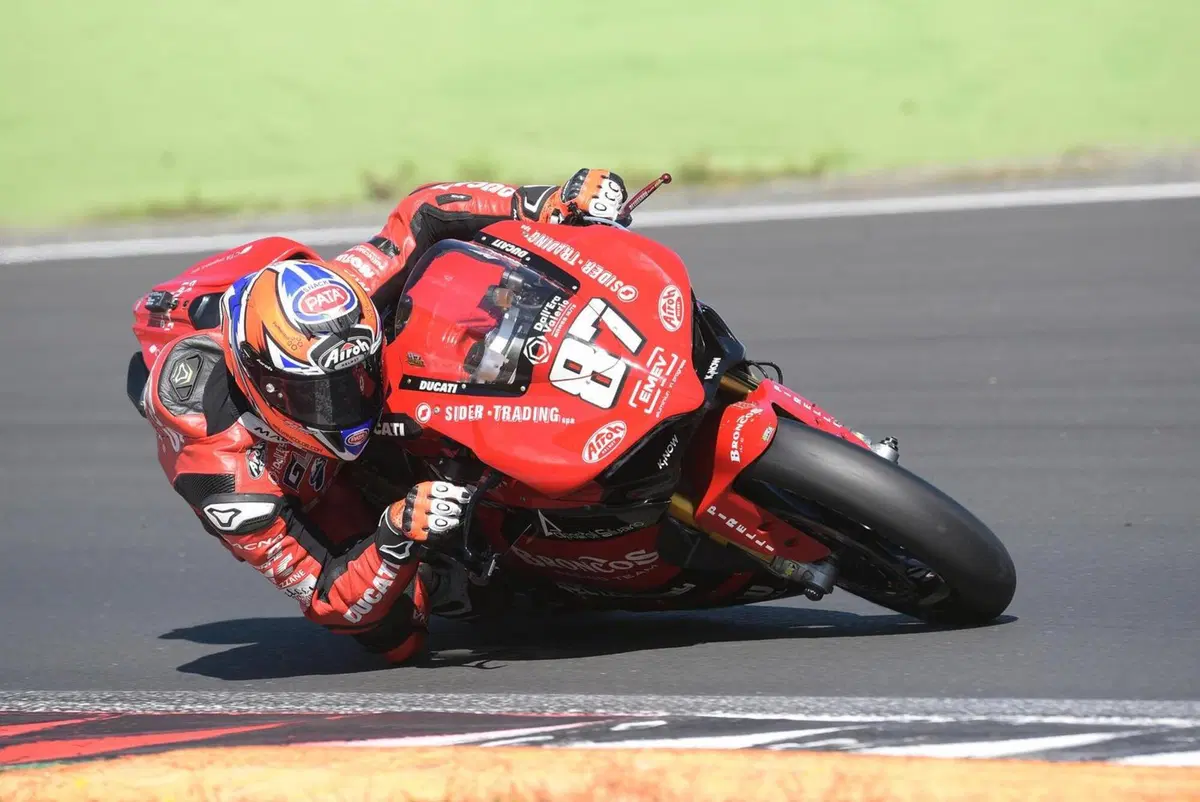 Lorenzo Zanetti, pilota nel CIV Superbike ma anche collaudatore della Ducati V4