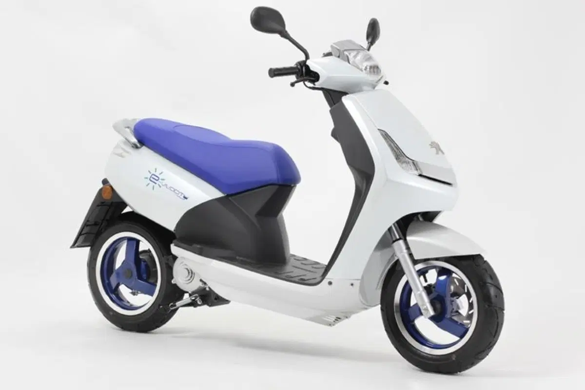 Peugeot e-Vivacity da giugno nelle concessionarie a 4.100 Euro (14)