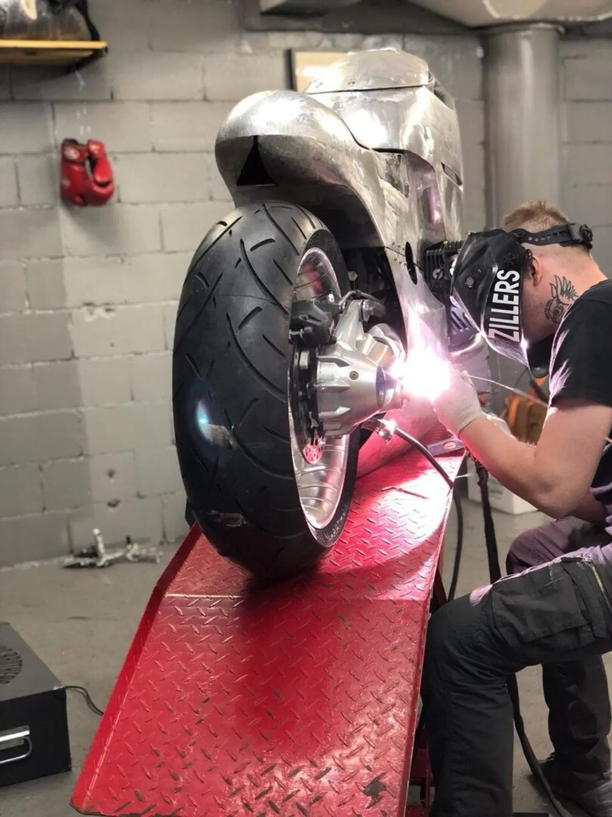 BMW R nineT Zillers Garage. Non vola, ma sta in piedi da sola (16)