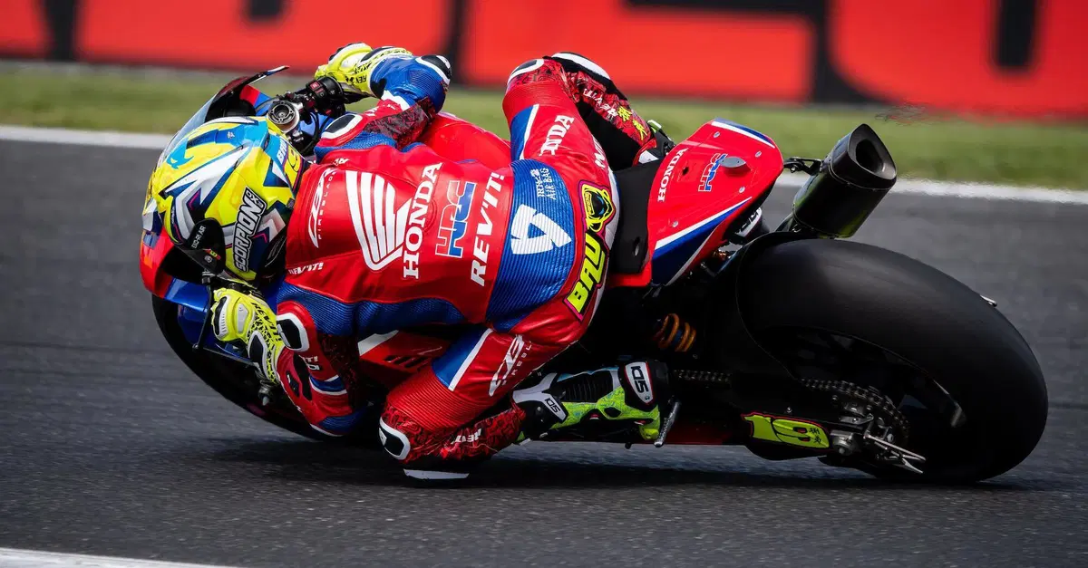 &Aacute;lvaro Bautista: "La Honda CBR 1000RR-R sembra una 'due tempi! "         
