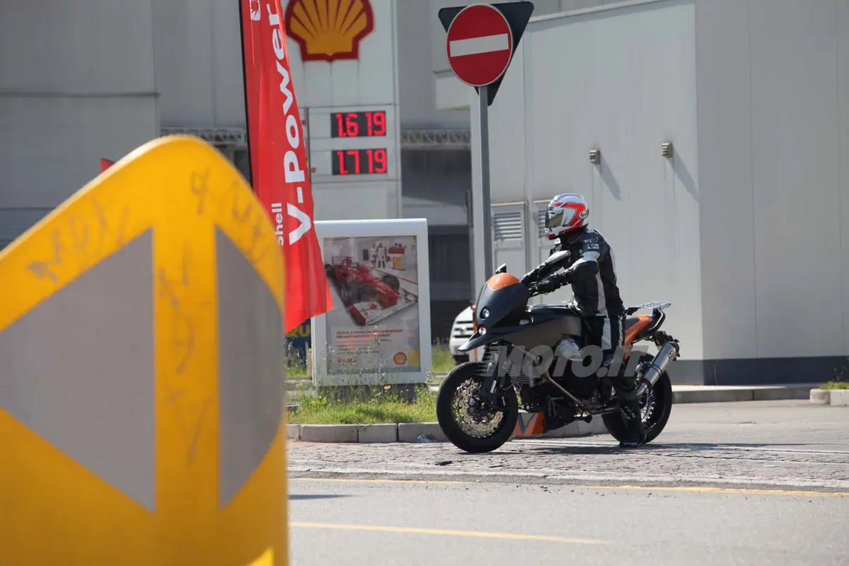 Moto Guzzi supermotard?