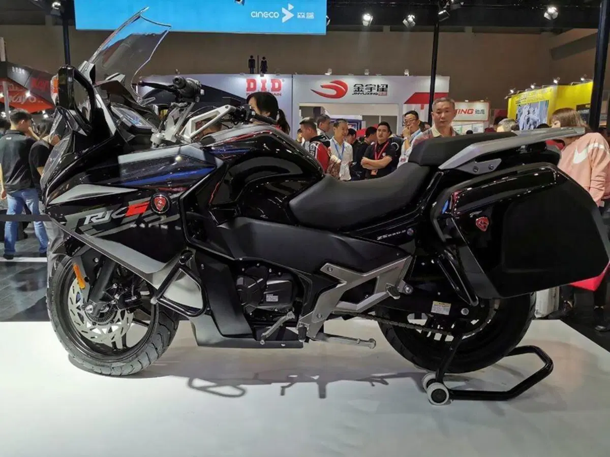 La futura Cyclone 650 con il motore Norton è realtà (5)