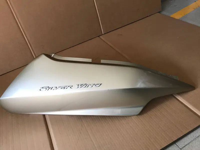 Carena lat dx oro Honda Silver Wing VV