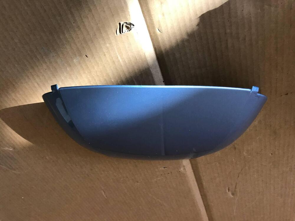 Coperchio ( cover ) azzurro bauletto Honda SH SL (2)