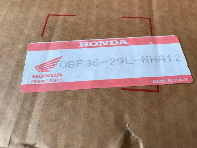 Coperchio ( cover ) nera bauletto Honda SH SL (3)