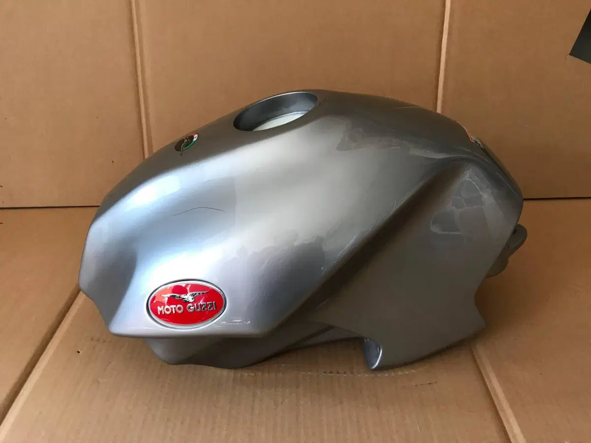 Serbatoio Moto Guzzi Breva 750 grigio SL (2)