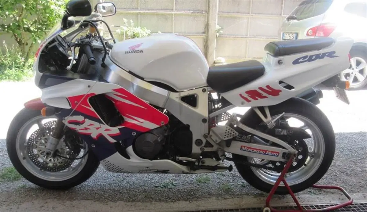 Le Belle e Possibili di Moto.it: Honda CBR 900RR FireBlade (5)