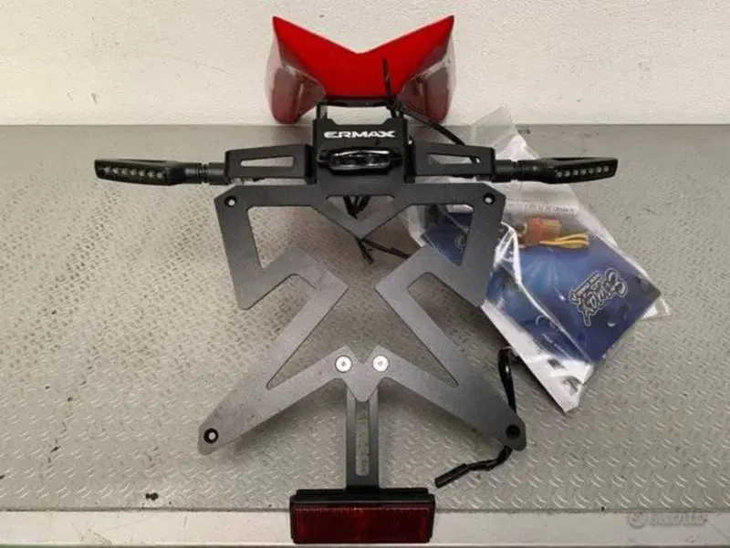 Portatarga sottocoda rosso ERMAX per CBR500R 2019 (3)