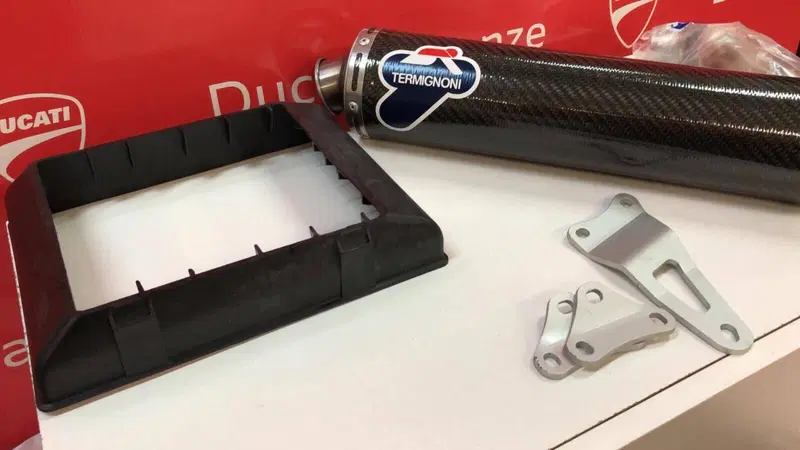 Monster S4R kit racing silenziatori laterali alti Ducati (4)