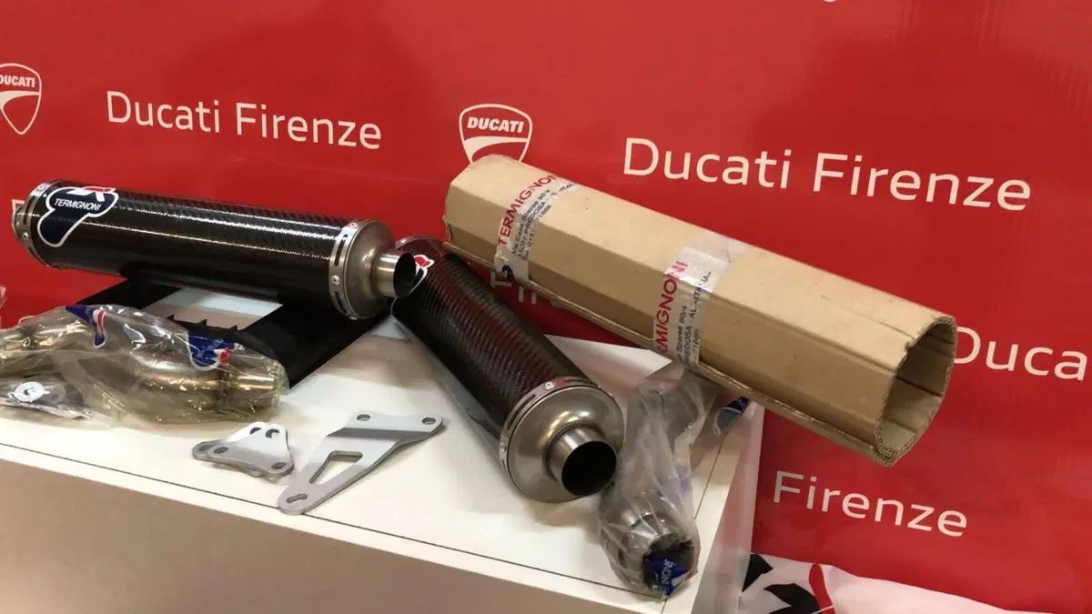 Monster S4R kit racing silenziatori laterali alti Ducati