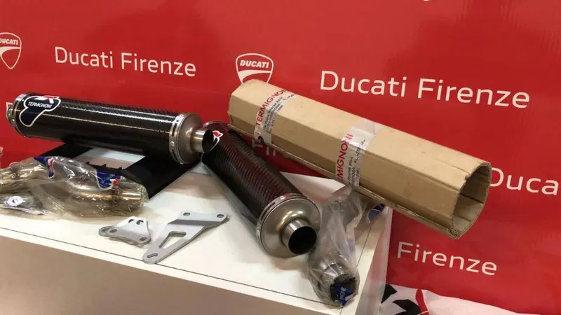 Monster S4R kit racing silenziatori laterali alti Ducati