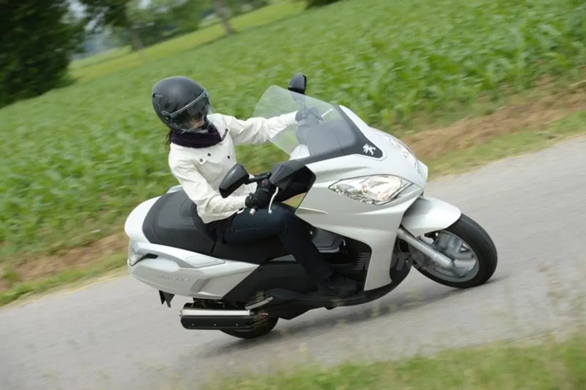 Peugeot Satelis 125  (9)