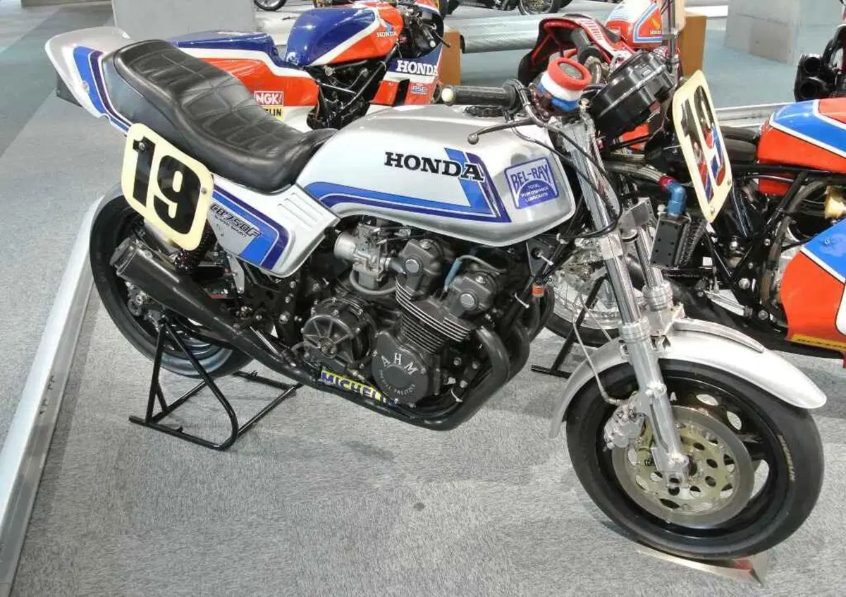 Nuova Honda CB-F Concept: omaggio alla CB900F (11)