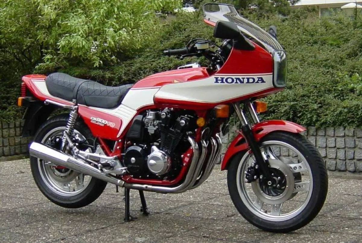 Nuova Honda CB-F Concept: omaggio alla CB900F (14)