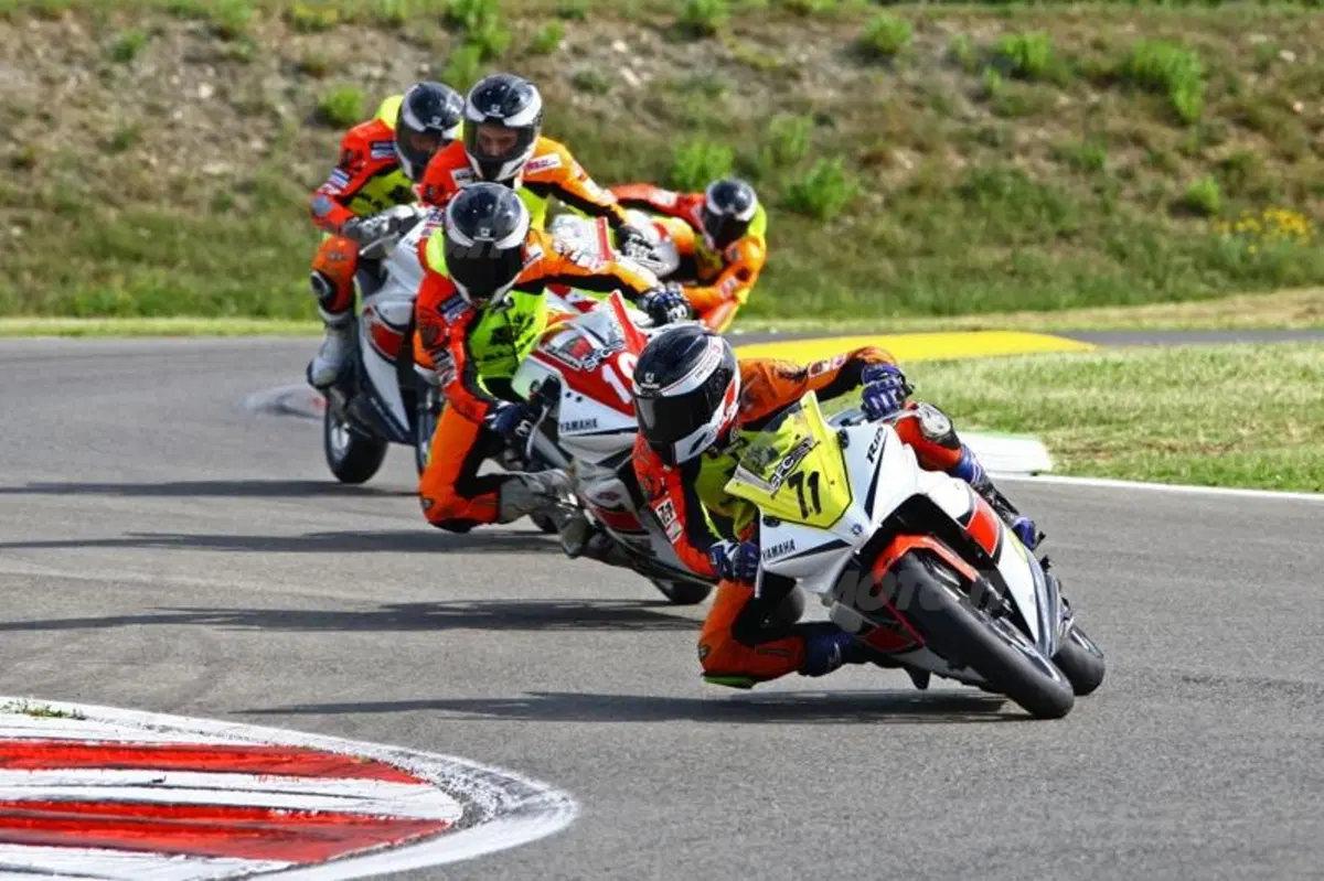 Yamaha R125 Cup 2012: il secondo round a Volpini (2)