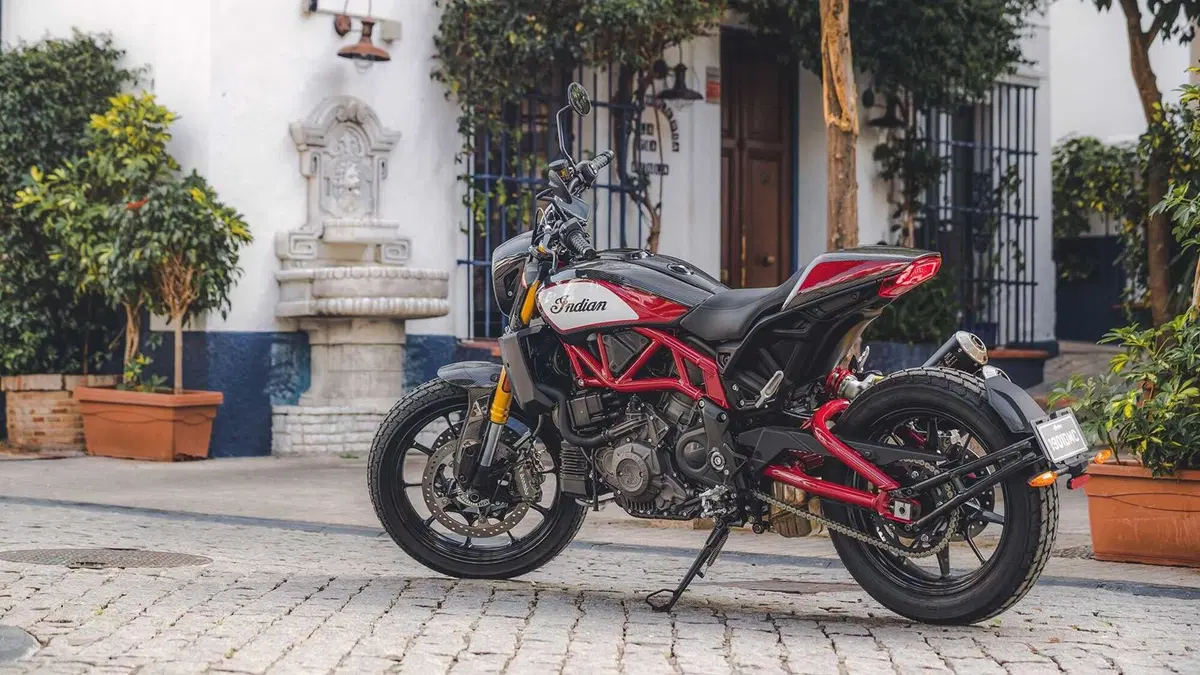 Indian FTR Carbon 2020. Foto e dati (12)