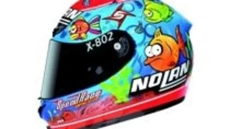 Casco speciale per Melandri a Misano. Andr&agrave; all'asta per il terremoto