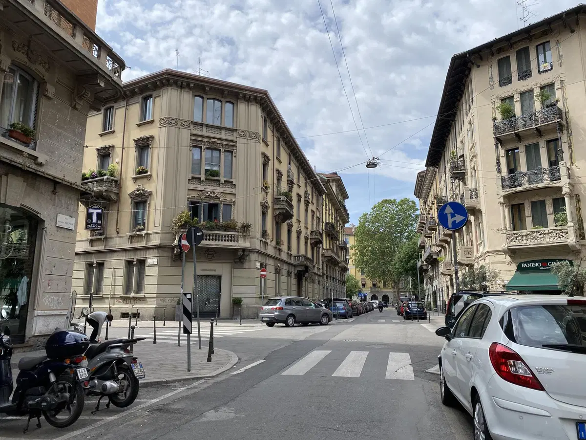 Fase 2 #rimettiamociinmoto: cartoline da Milano (9)