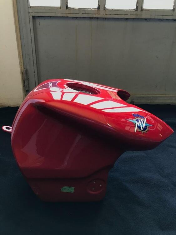 Serbatoio rosso MV F4 MV Agusta (2)