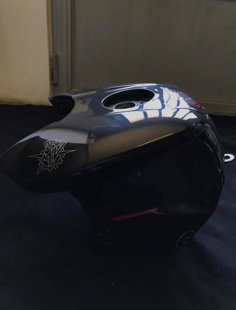 Serbatoio nero MV F4 seminuovo MV Agusta (3)