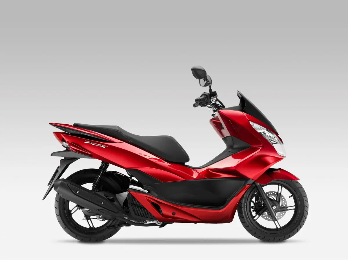 Honda PCX 125 m.y. 2017, dati e prezzo (2)