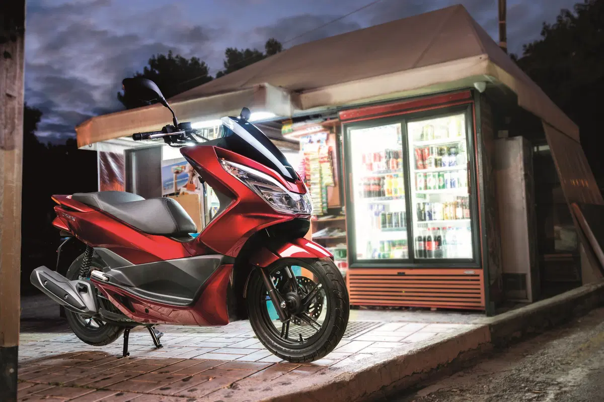 Honda PCX 125 m.y. 2017, dati e prezzo (9)