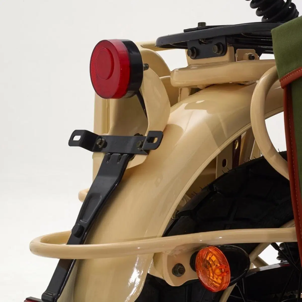 Mash Desert Force 400 2020. Nuova serie limitata (8)
