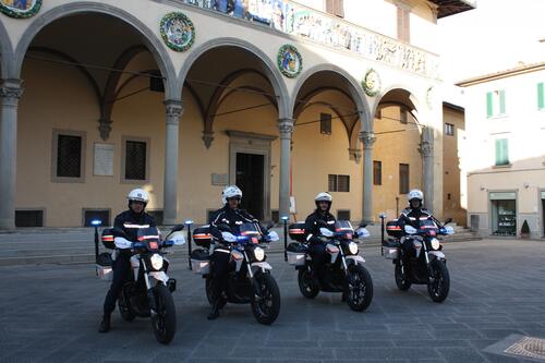 La Polizia Municipale di Pistoia in pattuglia sulle moto elettriche (8)