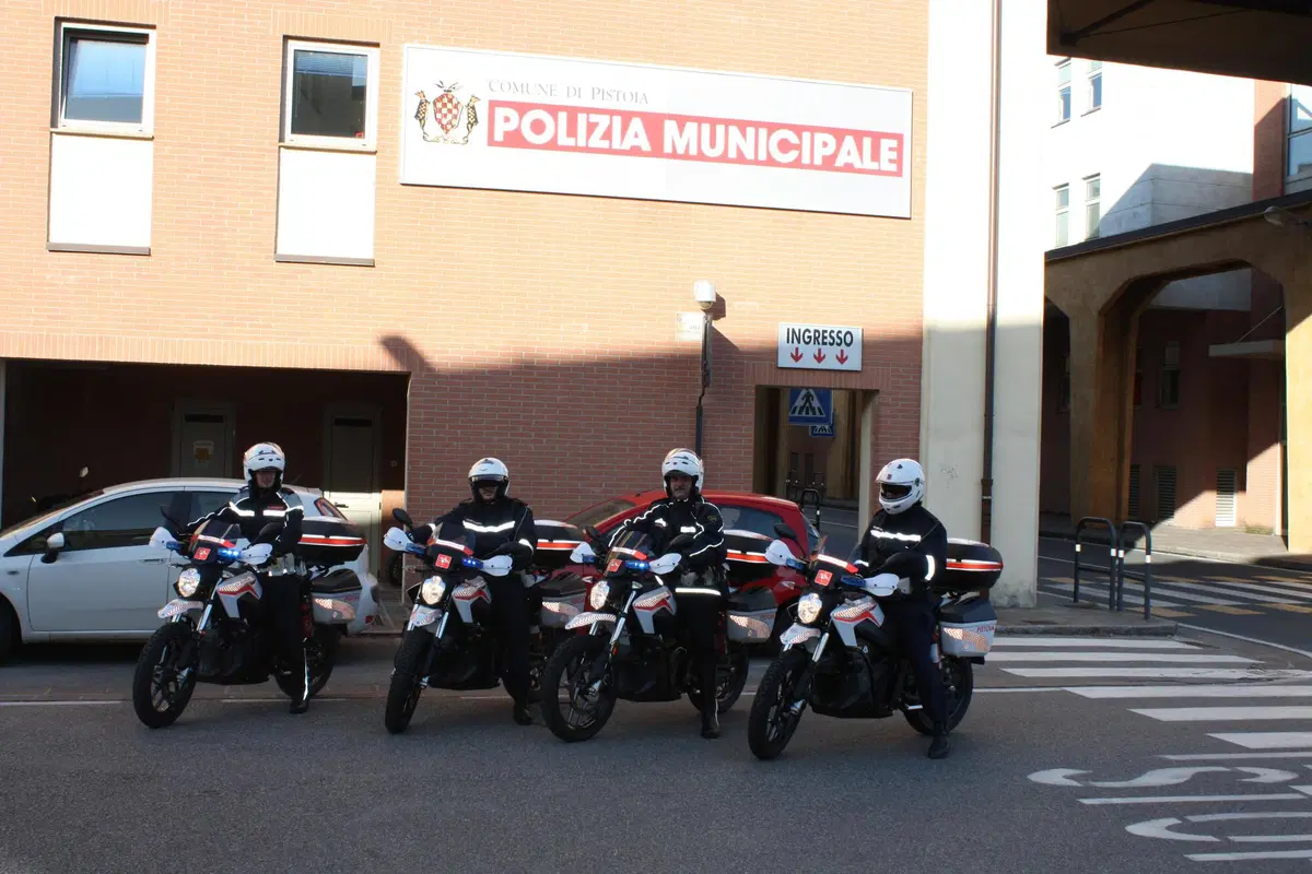La Polizia Municipale di Pistoia in pattuglia sulle moto elettriche (10)