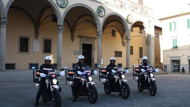 La Polizia Municipale di Pistoia in pattuglia sulle moto elettriche