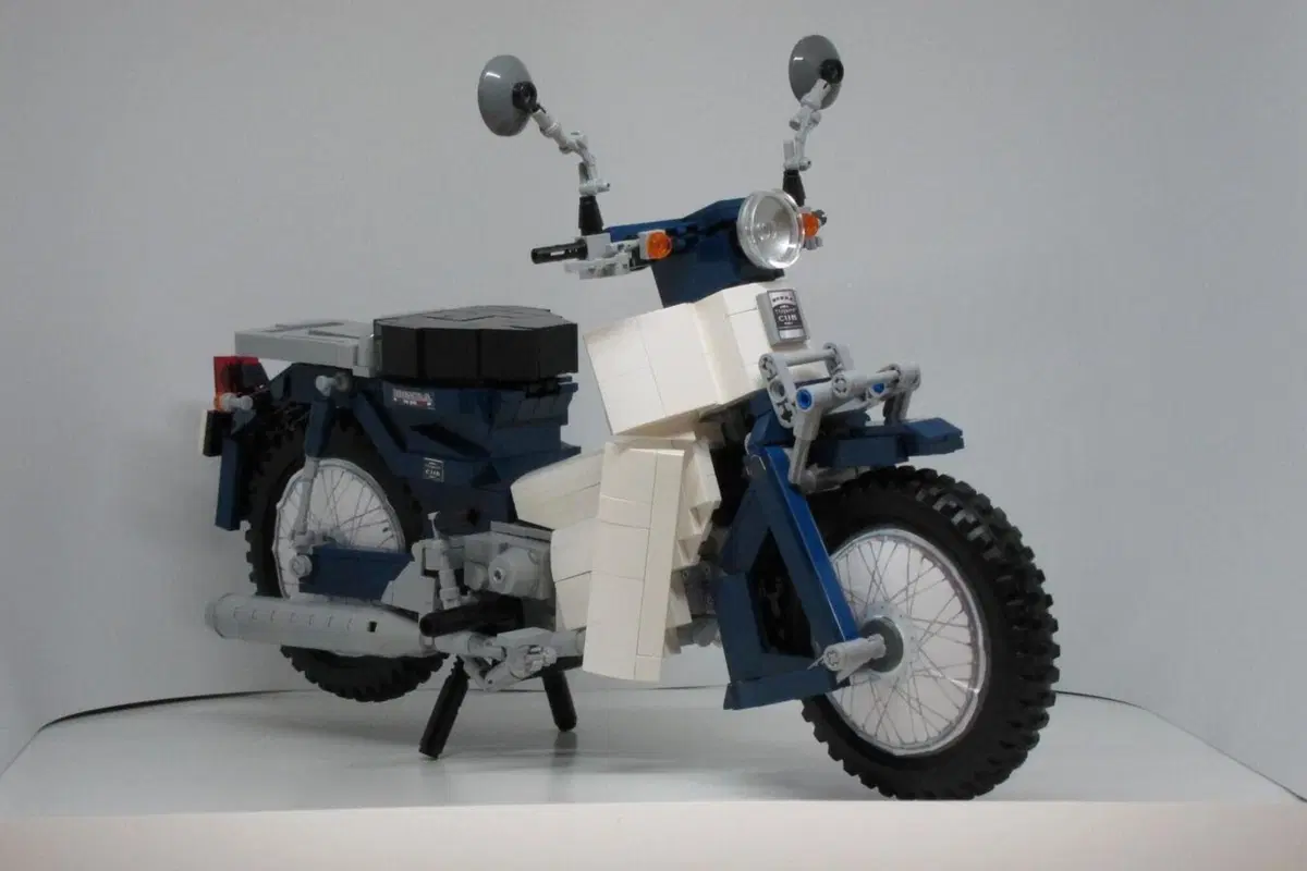Honda Super Cub made in Vietnam. Fatto con il LEGO (3)