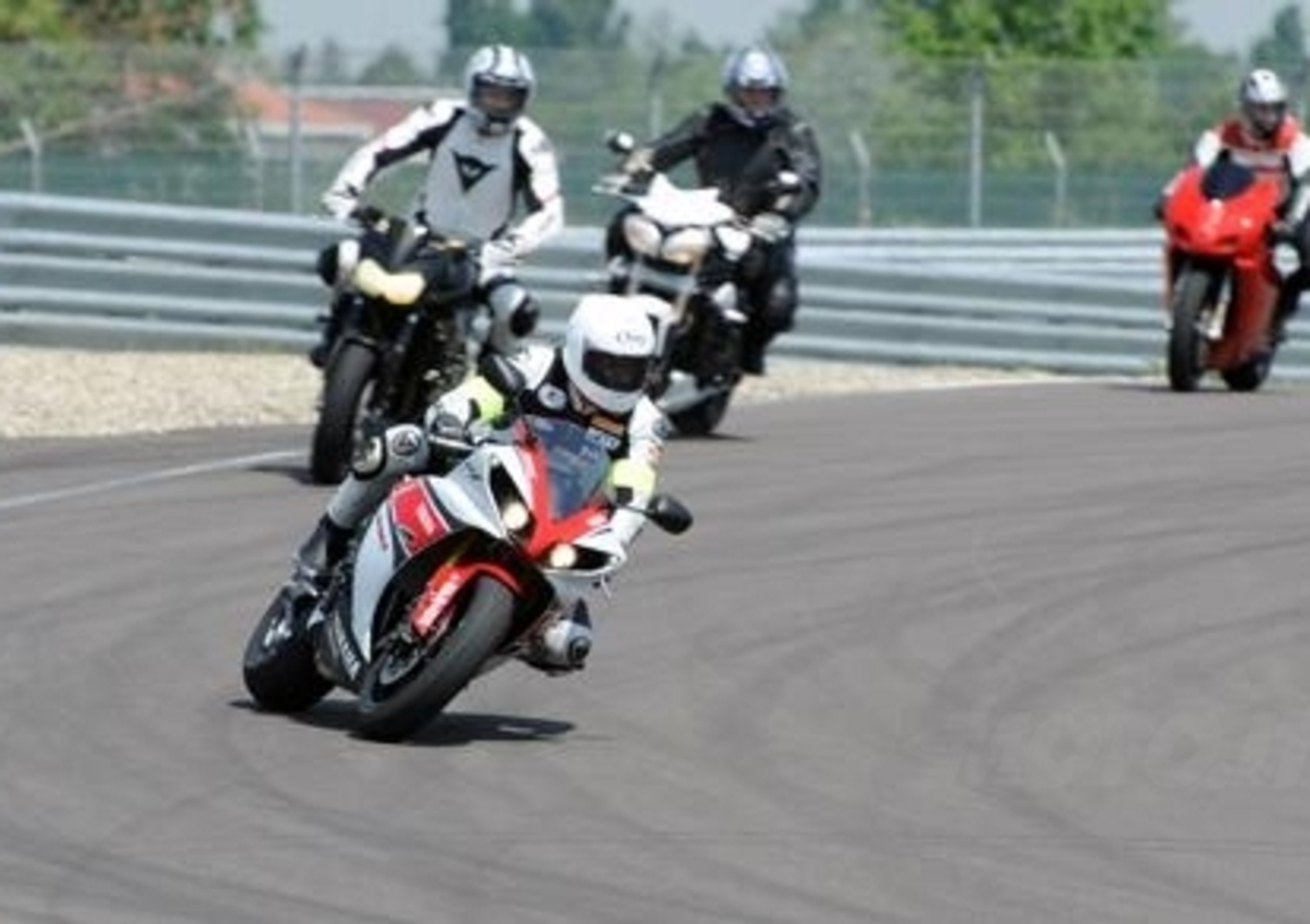 Free Riding by Luca Pedersoli. A Modena prove libere assistite in pista