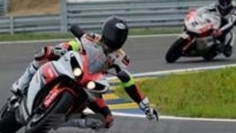 Free Riding by Luca Pedersoli. A Modena prove libere assistite in pista