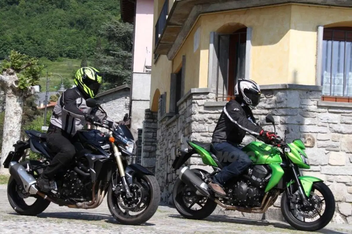 Kawasaki Z750 VS Suzuki GSR 750 (2)
